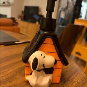 Peanuts: Snoopy Halloween theme lotion/soap dispenser